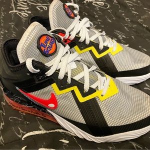 Nike LeBron 18 low Sylvester vs Tweety Space Jam